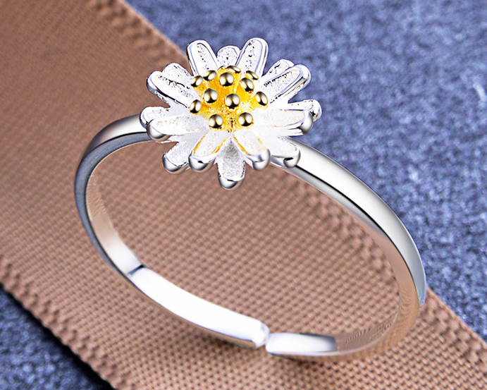FLOWER RING - STERLING SILVER