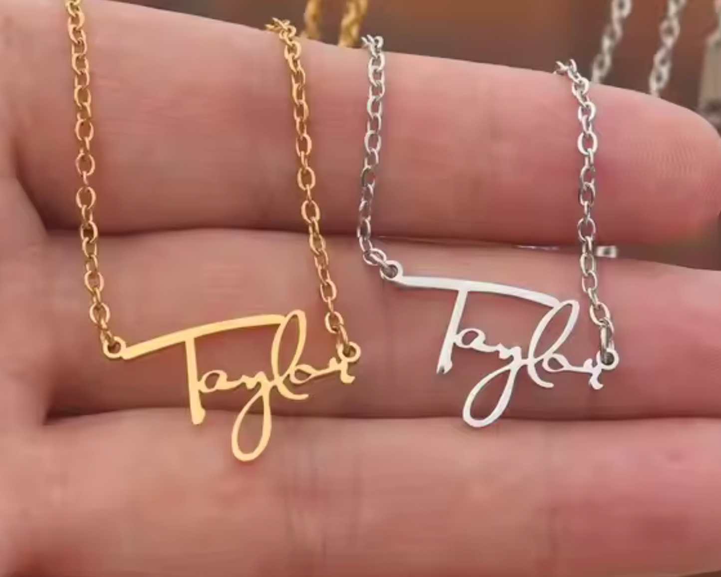 TAYLOR SWIFT LIMITED EDITION NECKLACE